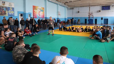 В Ужгороді відбувся майстер-клас зі змішаних бойових мистецтв ММА на підтримку ЗСУ В Ужгороді відбувся майстер-клас зі змішаних бойових мистецтв ММА на підтримку ЗСУ