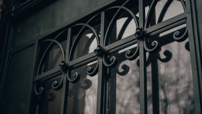 У Львові відновили історичну браму на вулиці Костя Левицького У Львові відновили історичну браму на вулиці Костя Левицького