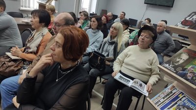 "Тернопіль, намальований світлом": презентували каталог старовинних поштівок