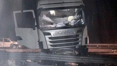 На Полтавщині перекинувся причіп вантажівки та перекрив рух дорогою