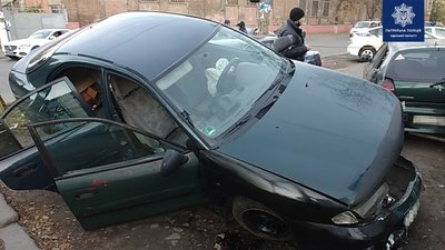 ДТП в Одесі: водій влетів у дві автівки та втік ДТП в Одесі: водій влетів у дві автівки та втік