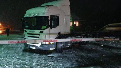 На Рівненщині зіткнулись вантажівка і пасажирський потяг. Машиніст — у важкому стані На Рівненщині зіткнулись вантажівка і пасажирський потяг. Машиніст — у важкому стані