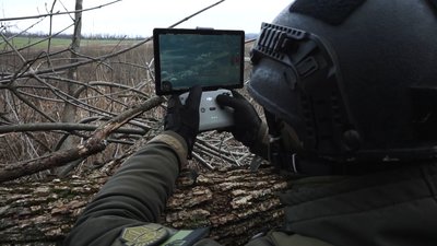 Прикордонна аеророзвідка знищує росіян та їхню техніку на Луганщині Прикордонна аеророзвідка знищує росіян та їхню техніку на Луганщині