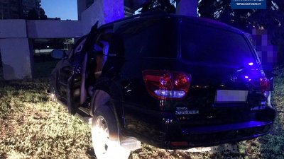 У Черкасах нетверезий водій з’їхав з дороги та скоїв ДТП У Черкасах нетверезий водій з’їхав з дороги та скоїв ДТП