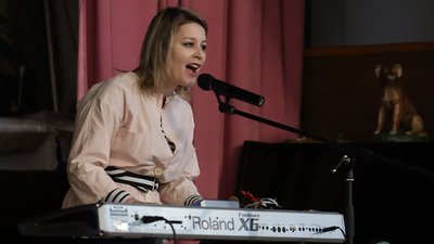 Колядки, вірші та подарунки. У Франківську провели різдвяний обід для безхатьків Колядки, вірші та подарунки. У Франківську провели різдвяний обід для безхатьків