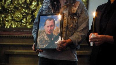 У Житомирі попрощалися з танкістом 25 окремої повітряно-десантної бригади Сергієм Гаврилюком У Житомирі попрощалися з танкістом 25 окремої повітряно-десантної бригади Сергієм Гаврилюком
