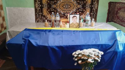 На Закарпатті попрощалися із військовослужбовцем Василем Рогачем