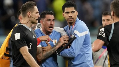 Удар ліктем у голову, розбитий монітор VAR. ФІФА розслідує дії гравців Уругваю після вильоту з ЧС-2022: що їм загрожує