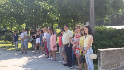 "Ми з вами творимо історію". Як Охтирці на Сумщині відзначили День Конституції