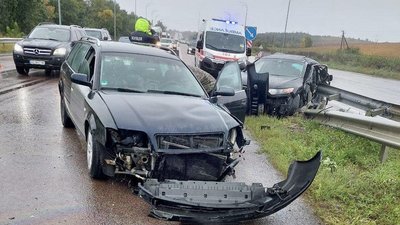 На Рівненщині нетверезий водій Audi A6 протаранив інше авто. Є травмовані На Рівненщині нетверезий водій Audi A6 протаранив інше авто. Є травмовані