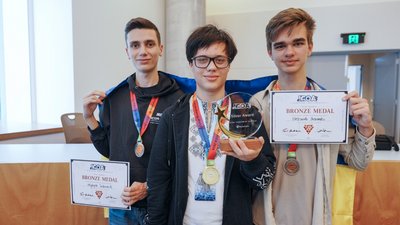 Школярі перемогли на олімпіаді з ШІ в Австралії