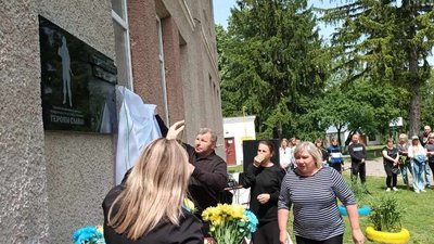Відкриття меморіальної дошки, загиблі бійці Анатолій Карп і Сергій Новак