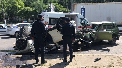 Внаслідок ДТП в Одесі ушпиталили двох людей Внаслідок ДТП в Одесі ушпиталили двох людей