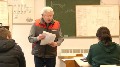 "Дуже багато жінок хочуть працювати". Як у Франківську вчать на водіїв тролейбусів "Дуже багато жінок хочуть працювати". Як у Франківську вчать на водіїв тролейбусів