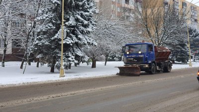 Снігопади на Закарпатті: як розчищають дороги
