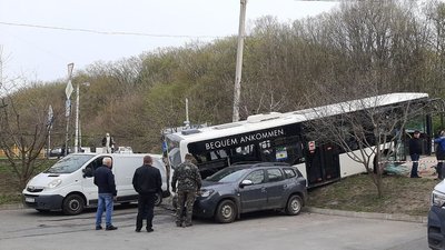 У Хмельницькому великогабаритний автобус У Хмельницькому великогабаритний автобус