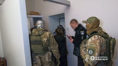 В Одесі затримали жінку, яка втягувала дівчат у зайняття проституцією