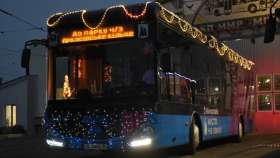 Святково оформлені трамваї та тролейбуси курсуватимуть Миколаєвом Святково оформлені трамваї та тролейбуси курсуватимуть Миколаєвом