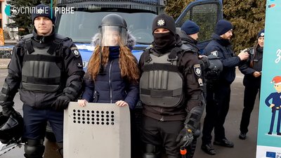 Для дітей та дорослих: у Рівному відбулась акція "Різдво з патрульними" Для дітей та дорослих: у Рівному відбулась акція "Різдво з патрульними"