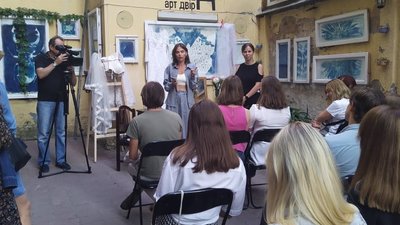 Ірена Карпа під час презентації книжки Ірена Карпа під час презентації книжки
