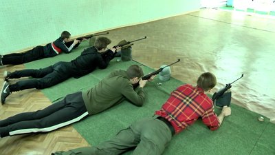 У Херсоні школярі змагалися у стрільбі з пневматичної зброї