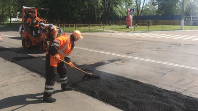 У Житомирі завершують ямковий ремонт головних вулиць міста У Житомирі завершують ямковий ремонт головних вулиць міста
