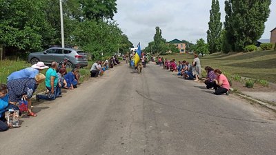 В Оситняжці на Кіровоградщині попрощались з бійцем Ігорем Ярмошевичем В Оситняжці на Кіровоградщині попрощались з бійцем Ігорем Ярмошевичем