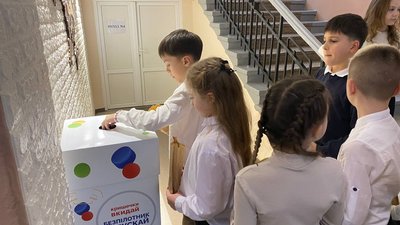 Вінницькі школярі збирають пластикові кришки для підтримки аеророзвідки Вінницькі школярі збирають пластикові кришки для підтримки аеророзвідки