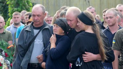 На Сумщині попрощалися з поліціянтом, який загинув від російського обстрілу На Сумщині попрощалися з поліціянтом, який загинув від російського обстрілу