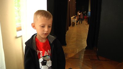 У Житомирі 20 дітей одночасно грали в шахи з міжнародним майстром Ігорем Випханюком