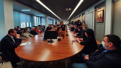 Повідомлення про замінування облради: депутати зібралися в ректораті УжНУ Повідомлення про замінування облради: депутати зібралися в ректораті УжНУ