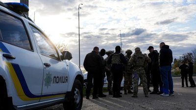 На Полтавщині чоловік на авто збив військового ТЦК і протягнув його 100 метрів