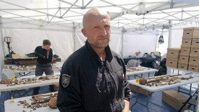 Знайшли 6 людських останків: на Волині тривають розкопки в селі Острівки на місцях поховань 1943 року Знайшли 6 людських останків: на Волині тривають розкопки в селі Острівки на місцях поховань 1943 року