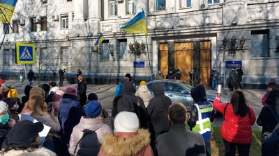 Ресторатори Харкова втретє вийшли на акцію проти карантину вихідного дня