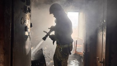 На Запоріжжі в будинку сталася пожежа: врятували жінку 