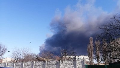 У Чернігові після артобстрілу горить 6 будівель, серед них - "Епіцентр"