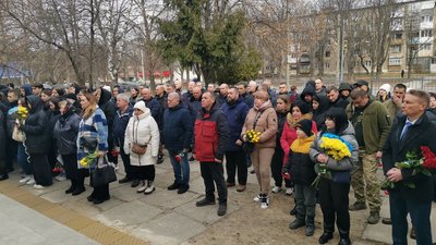 У Полтаві відкрили меморіальну дошку полеглому військовому Євгенію Гиричу У Полтаві відкрили меморіальну дошку полеглому військовому Євгенію Гиричу