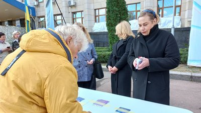 "Стежка ментального здоров'я": у Житомирі влаштували інтерактивний вуличний інвент "Стежка ментального здоров'я": у Житомирі влаштували інтерактивний вуличний інвент