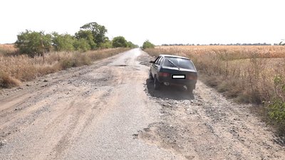 Не було ремонту понад 20 років: на Черкащині жителі села просять полагодити дорогу Не було ремонту понад 20 років: на Черкащині жителі села просять полагодити дорогу