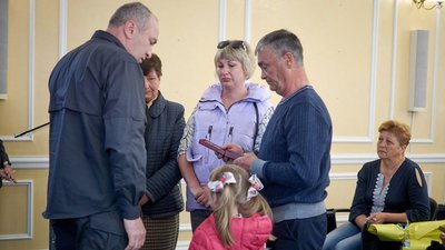 У Черкасах рідні загиблих захисників отримали посмертні нагороди від головнокомандувача У Черкасах рідні загиблих захисників отримали посмертні нагороди від головнокомандувача