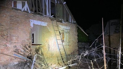 Армія РФ атакувала Нікополь дронами й артилерією: травмований чоловік, є руйнування на підприємстві