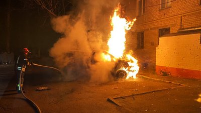 Наслідки обстрілів. На Миколаївщині горіли багатоповерхівка, будівельна техніка Наслідки обстрілів. На Миколаївщині горіли багатоповерхівка, будівельна техніка