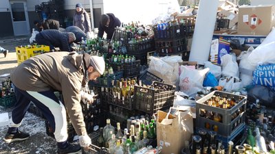"Хочу, щоб ця війна була останньою". Дніпряни продовжують нести допомогу військовим та переселенцям