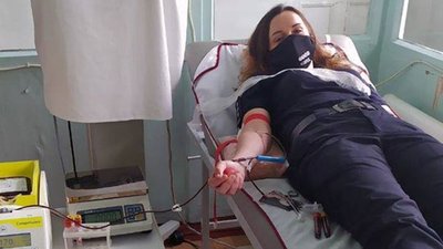 Карантин не став на заваді: херсонські патрульні здають кров Карантин не став на заваді: херсонські патрульні здають кров