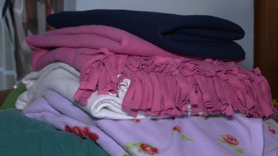 Теплі ковдри, одяг та взуття: у Рівному волонтери збирають зимові речі для переселенців