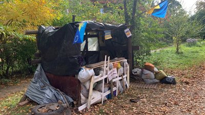 “Збираємо кошти для захисників і захисниць України”. У Кривому Розі шестеро хлопчиків збудували блокпост “Збираємо кошти для захисників і захисниць України”. У Кривому Розі шестеро хлопчиків збудували блокпост