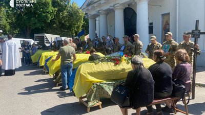 У Полтаві прощаються з воїнами, які полягли на війні з Росією У Полтаві прощаються з воїнами, які полягли на війні з Росією