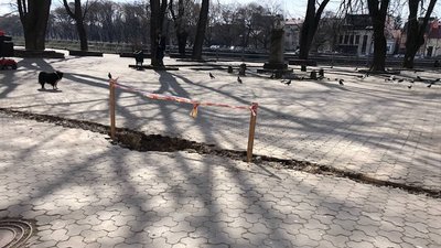 Ремонт зливової мережі на площі Театральній розпочали в Ужгороді Ремонт зливової мережі на площі Театральній розпочали в Ужгороді