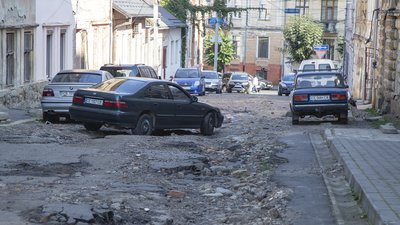 У Чернівцях розпочали ремонт вулиці Богуна: переможцем тендеру став ФОП, який запропонував одну з найвищих цін У Чернівцях розпочали ремонт вулиці Богуна: переможцем тендеру став ФОП, який запропонував одну з найвищих цін