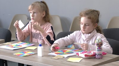 В Івано-Франківську запрацював художній гурток для дітей-переселенців В Івано-Франківську запрацював художній гурток для дітей-переселенців